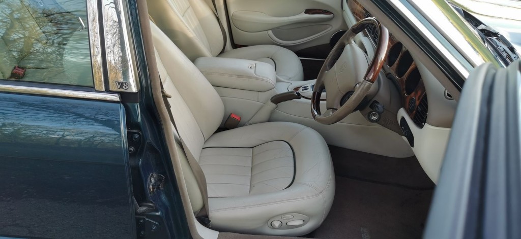 JAGUAR XJ XJ8 LWB 3.2 2002