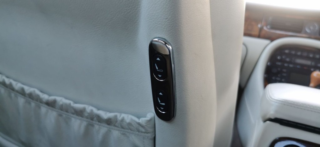 JAGUAR XJ XJ8 LWB 3.2 2002