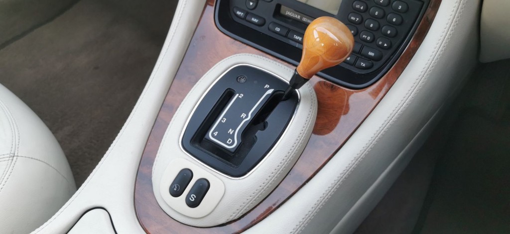 JAGUAR XJ XJ8 LWB 3.2 2002