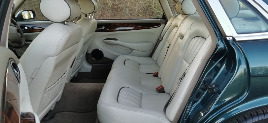 JAGUAR XJ XJ8 LWB 3.2 2002