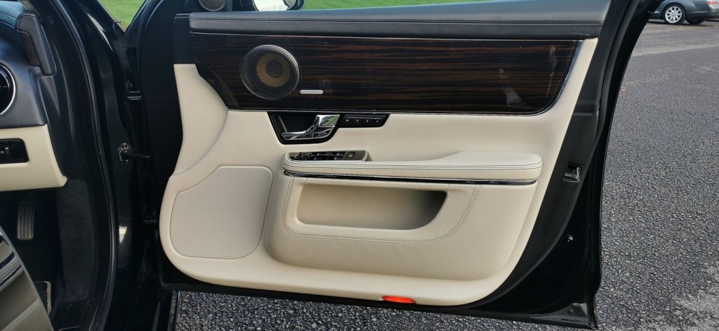 JAGUAR XJ 3.0d V6 Portfolio Auto Euro 5 4dr 2012