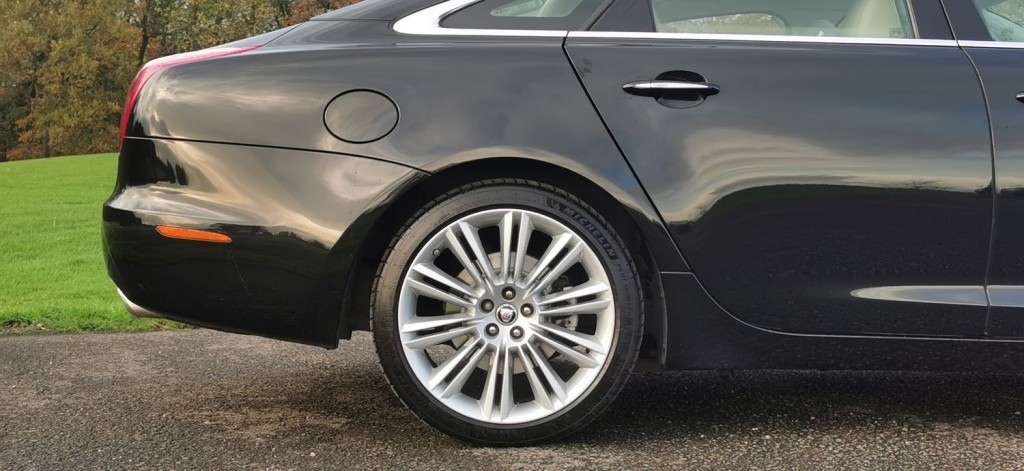 JAGUAR XJ 3.0d V6 Portfolio Auto Euro 5 4dr 2012