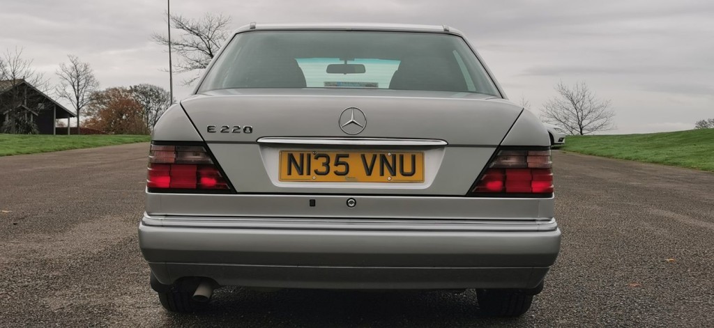 MERCEDES-BENZ E CLASS 2.2 E220 SE Limited Edition 4dr 1995