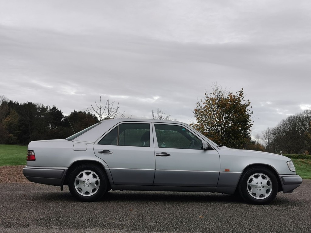 MERCEDES-BENZ E CLASS 2.2 E220 SE Limited Edition 4dr 1995