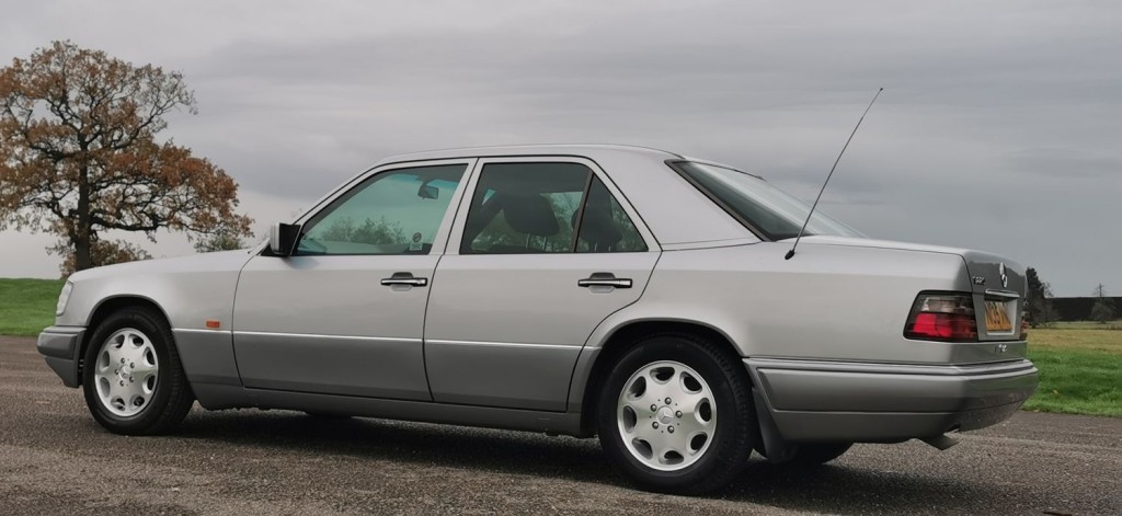 MERCEDES-BENZ E CLASS 2.2 E220 SE Limited Edition 4dr 1995