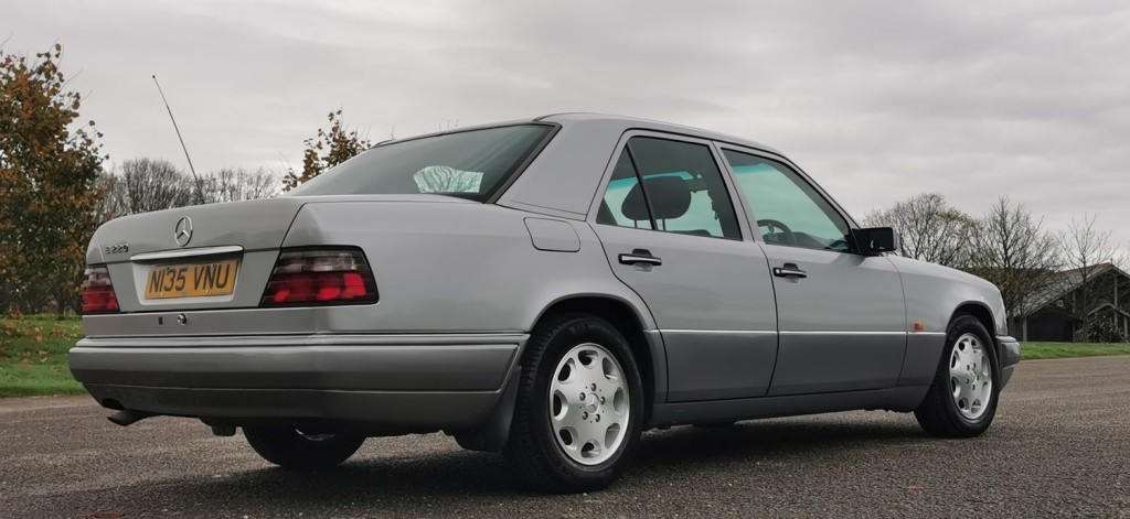 MERCEDES-BENZ E CLASS 2.2 E220 SE Limited Edition 4dr 1995