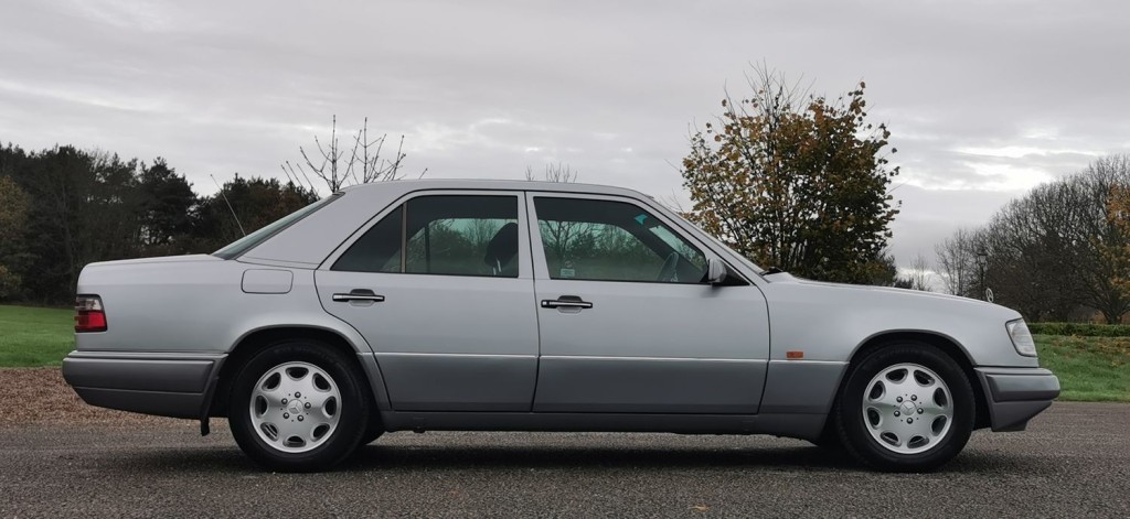 MERCEDES-BENZ E CLASS 2.2 E220 SE Limited Edition 4dr 1995