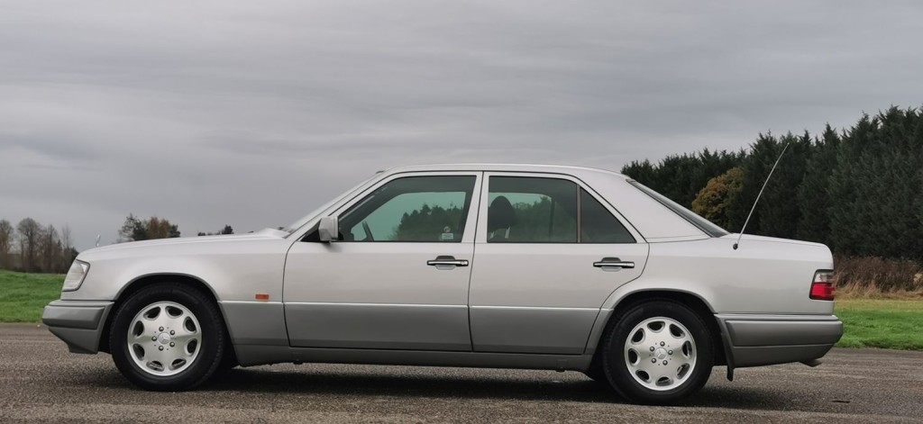 MERCEDES-BENZ E CLASS 2.2 E220 SE Limited Edition 4dr 1995
