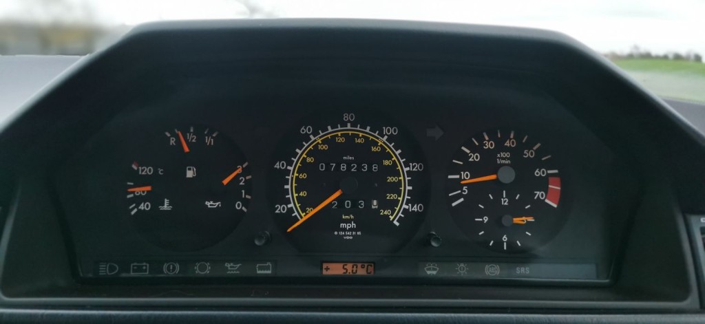 MERCEDES-BENZ E CLASS 2.2 E220 SE Limited Edition 4dr 1995