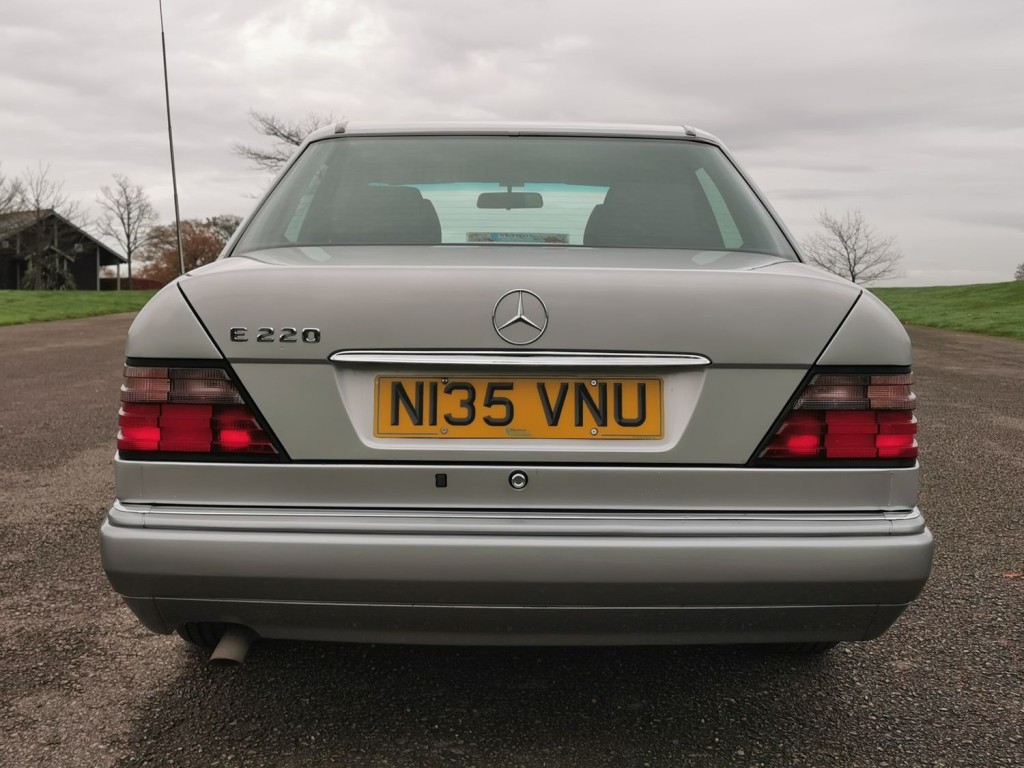 MERCEDES-BENZ E CLASS 2.2 E220 SE Limited Edition 4dr 1995