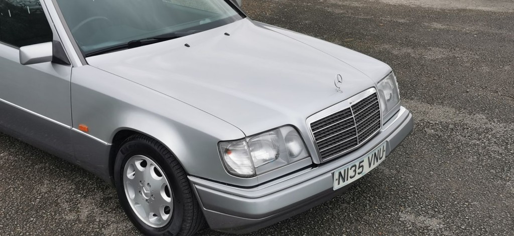 MERCEDES-BENZ E CLASS 2.2 E220 SE Limited Edition 4dr 1995