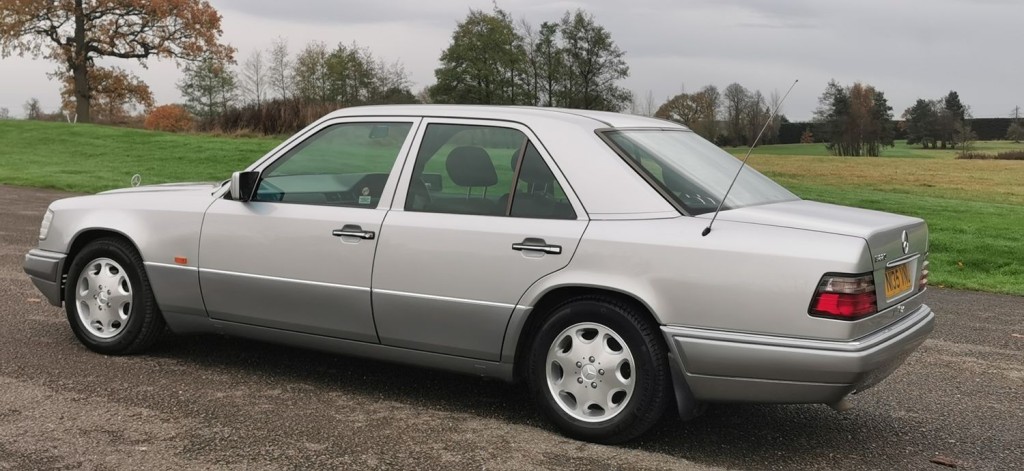 MERCEDES-BENZ E CLASS 2.2 E220 SE Limited Edition 4dr 1995