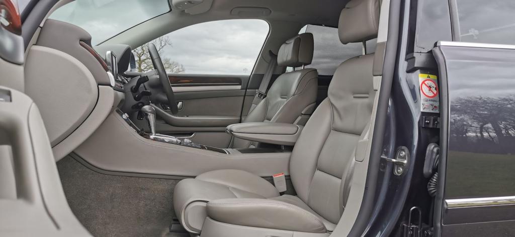 AUDI A8 4.2 TDI SE quattro 4dr LWB 2009