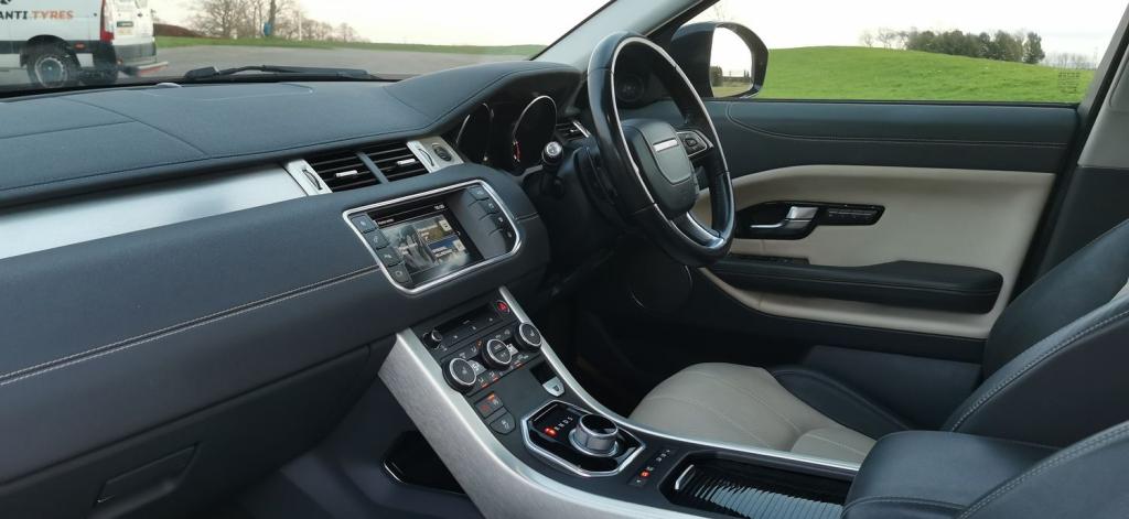 LAND ROVER RANGE ROVER EVOQUE 2.0 TD4 SE Tech Auto 4WD Euro 6 ss 5dr 2015