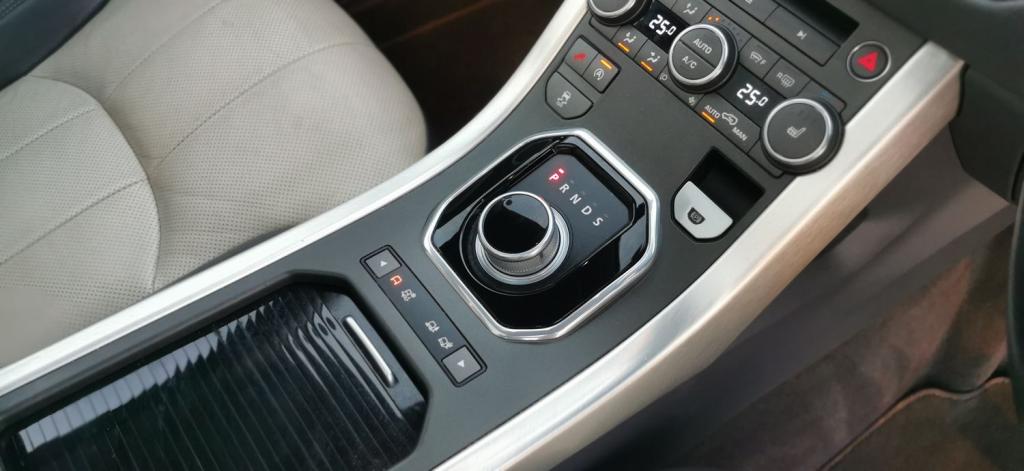 LAND ROVER RANGE ROVER EVOQUE 2.0 TD4 SE Tech Auto 4WD Euro 6 ss 5dr 2015