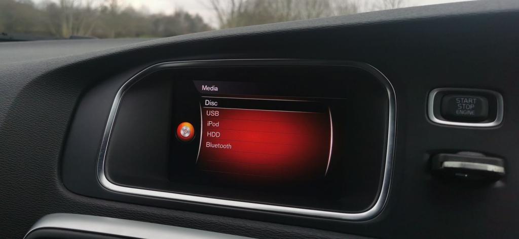 VOLVO V40 2.0 T2 GPF R-Design Pro Euro 6 ss 5dr 2018