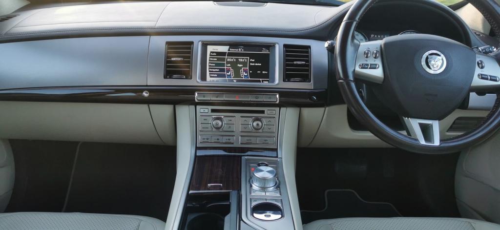 JAGUAR XF 3.0d V6 Portfolio Auto Euro 5 4dr 2011