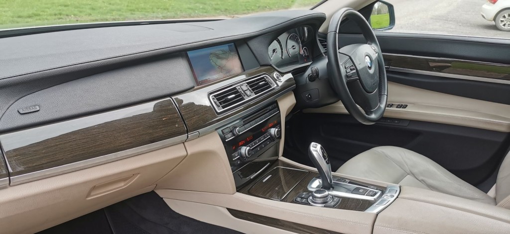 BMW 7 SERIES 3.0 730d SE Luxury Edition Auto Euro 5 4dr 2011