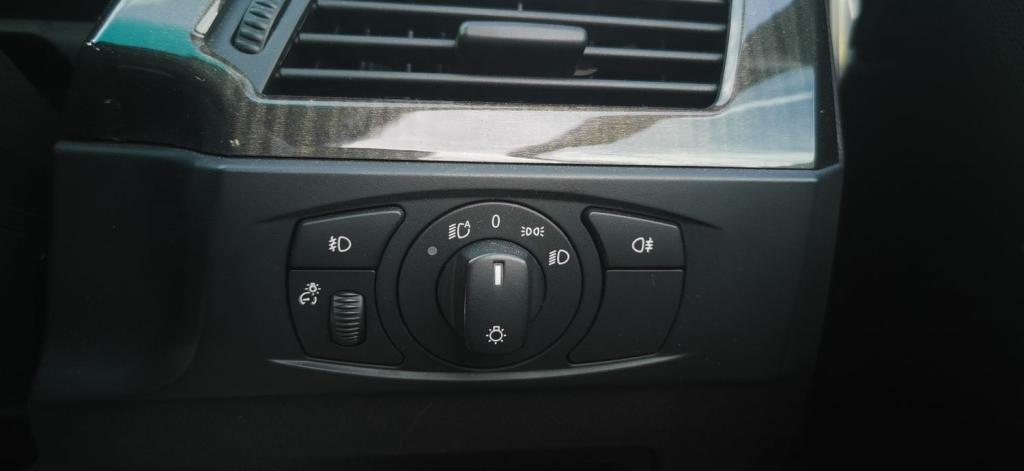 BMW 5 SERIES 4.4 545i V8 SE Auto 4dr 2004