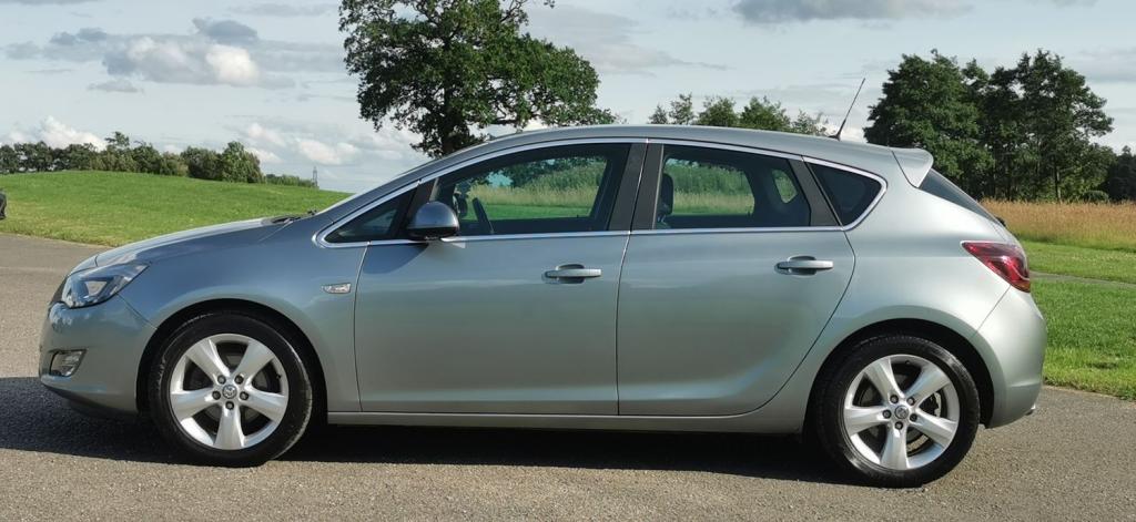 VAUXHALL ASTRA 2.0 CDTi SRi Auto 5dr 2011