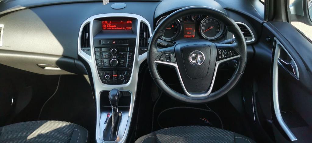 VAUXHALL ASTRA 2.0 CDTi SRi Auto 5dr 2011