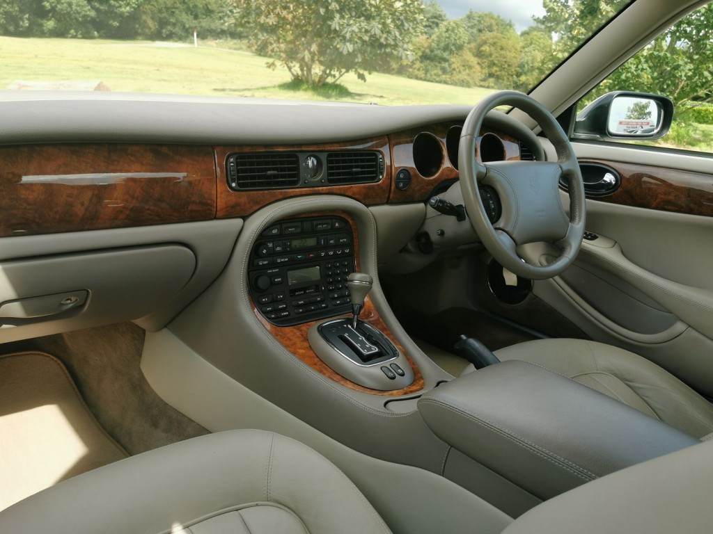 JAGUAR XJ 3.2 V8 XJ8 4dr Saloon Auto 1998