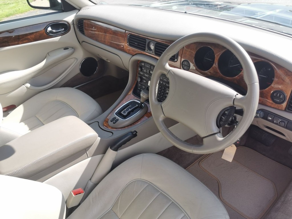 JAGUAR XJ 3.2 V8 XJ8 4dr Saloon Auto 1998