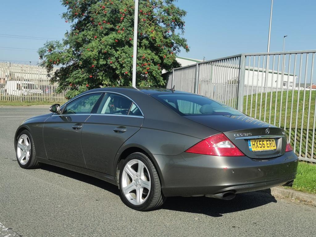 MERCEDES-BENZ CLS 3.0 CLS320 CDI Coupe 7G-Tronic 4dr 2006