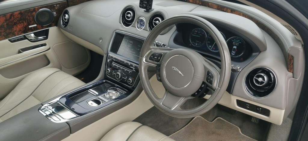 JAGUAR XJ 3.0d V6 Portfolio Auto Euro 5 4dr 2011