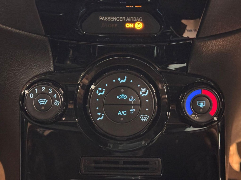 FORD FIESTA 1.3 Zetec White Edition 2016