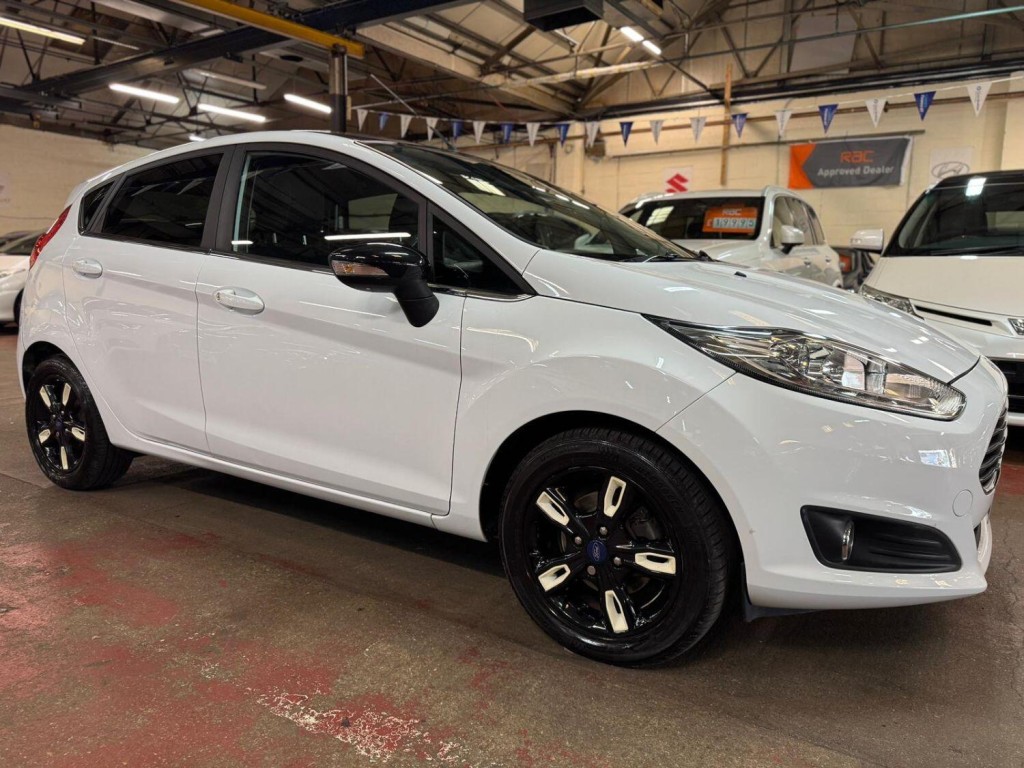 View FORD FIESTA 1.3 Zetec White Edition