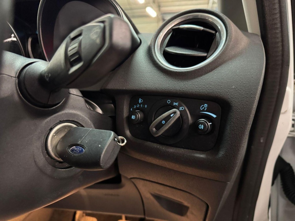 FORD FIESTA 1.3 Zetec White Edition 2016