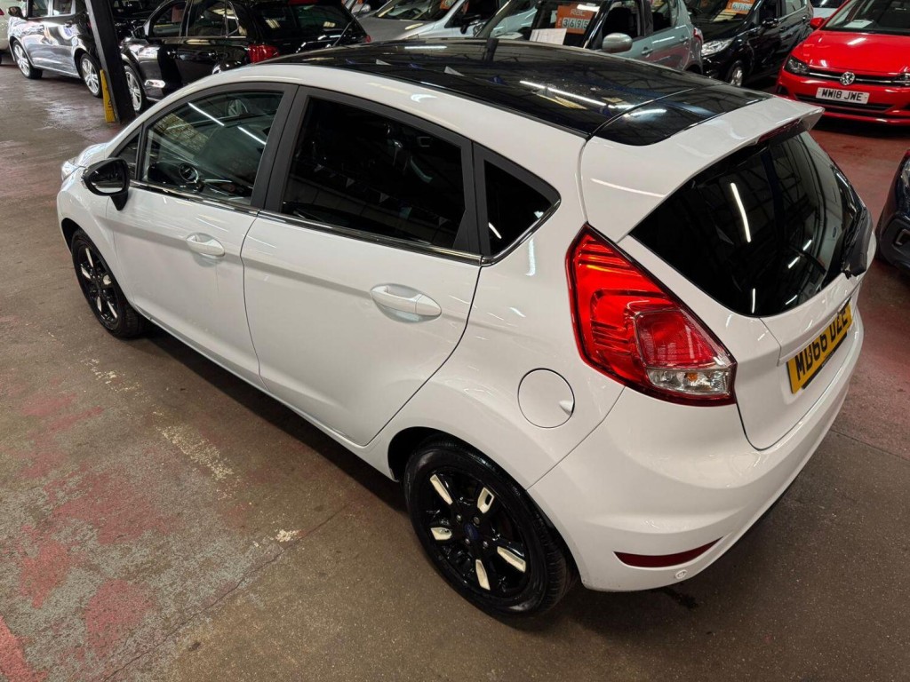FORD FIESTA 1.3 Zetec White Edition 2016