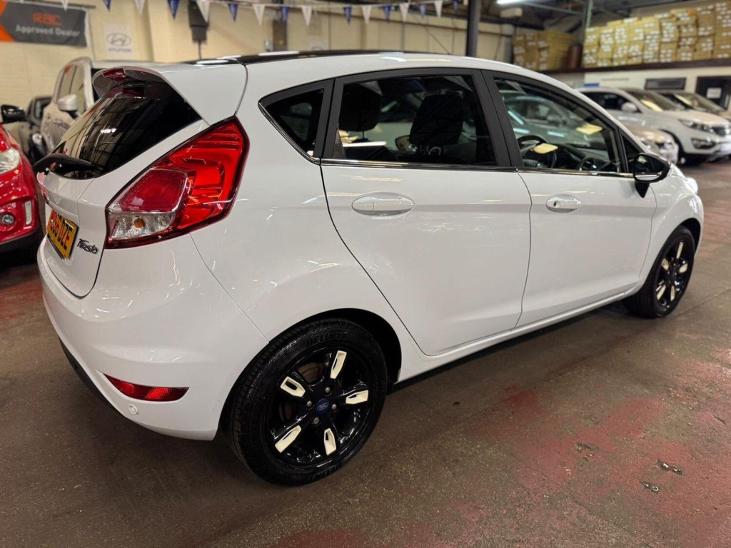 FORD FIESTA 1.3 Zetec White Edition 2016