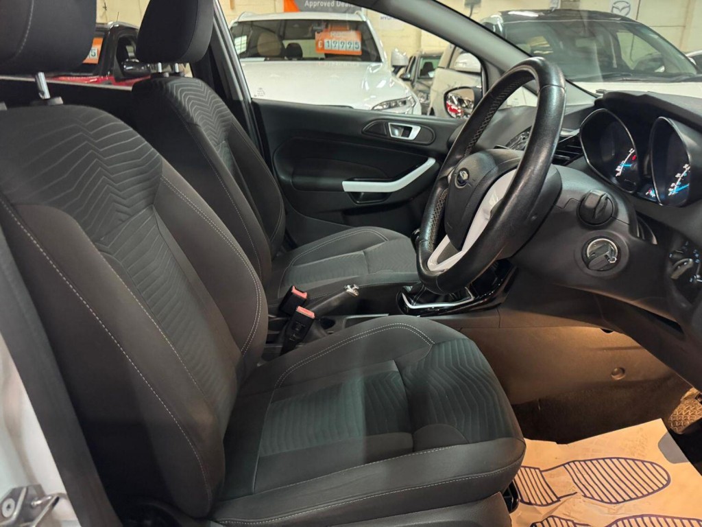 FORD FIESTA 1.3 Zetec White Edition 2016