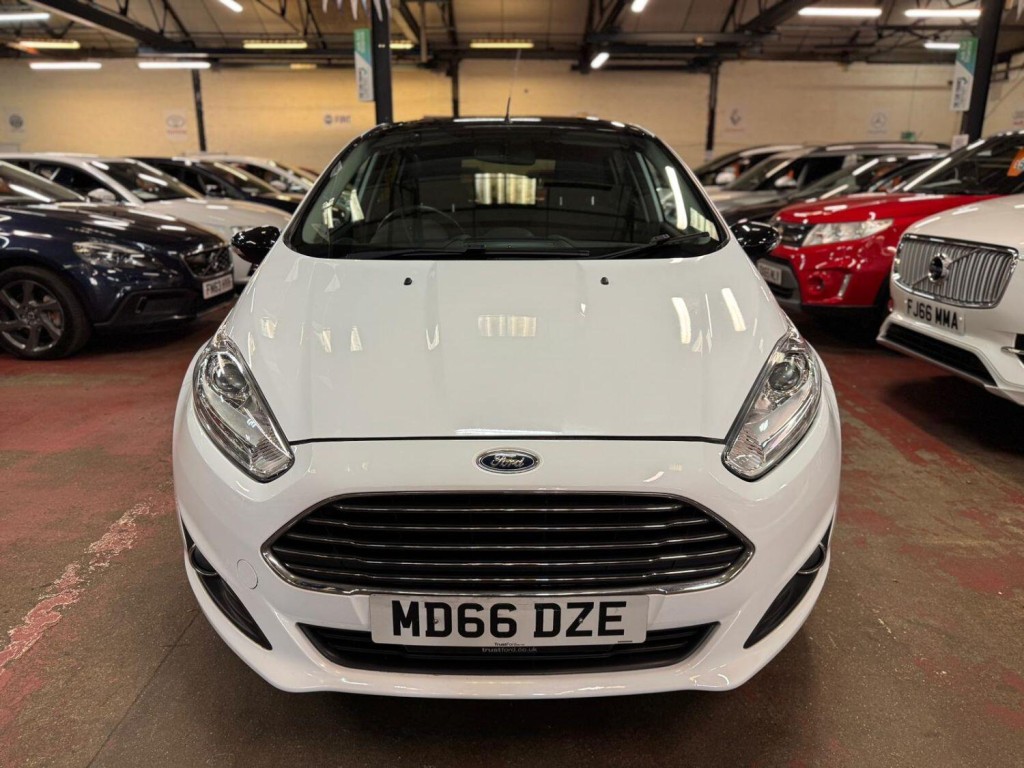 View FORD FIESTA 1.3 Zetec White Edition