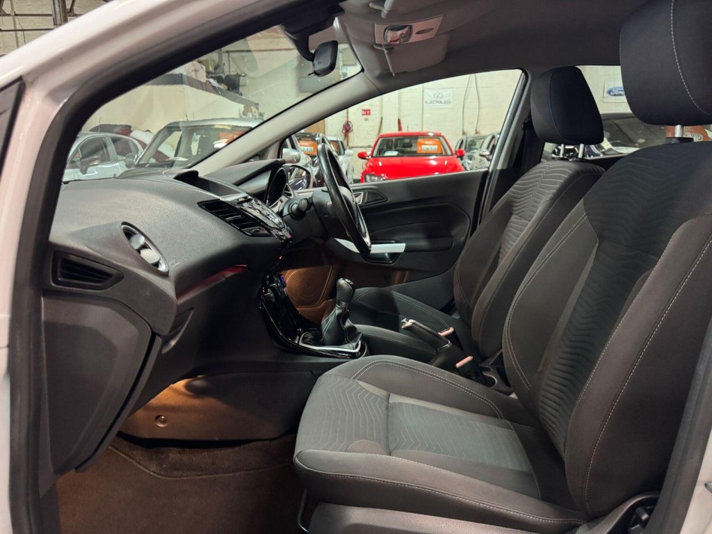 FORD FIESTA 1.3 Zetec White Edition 2016