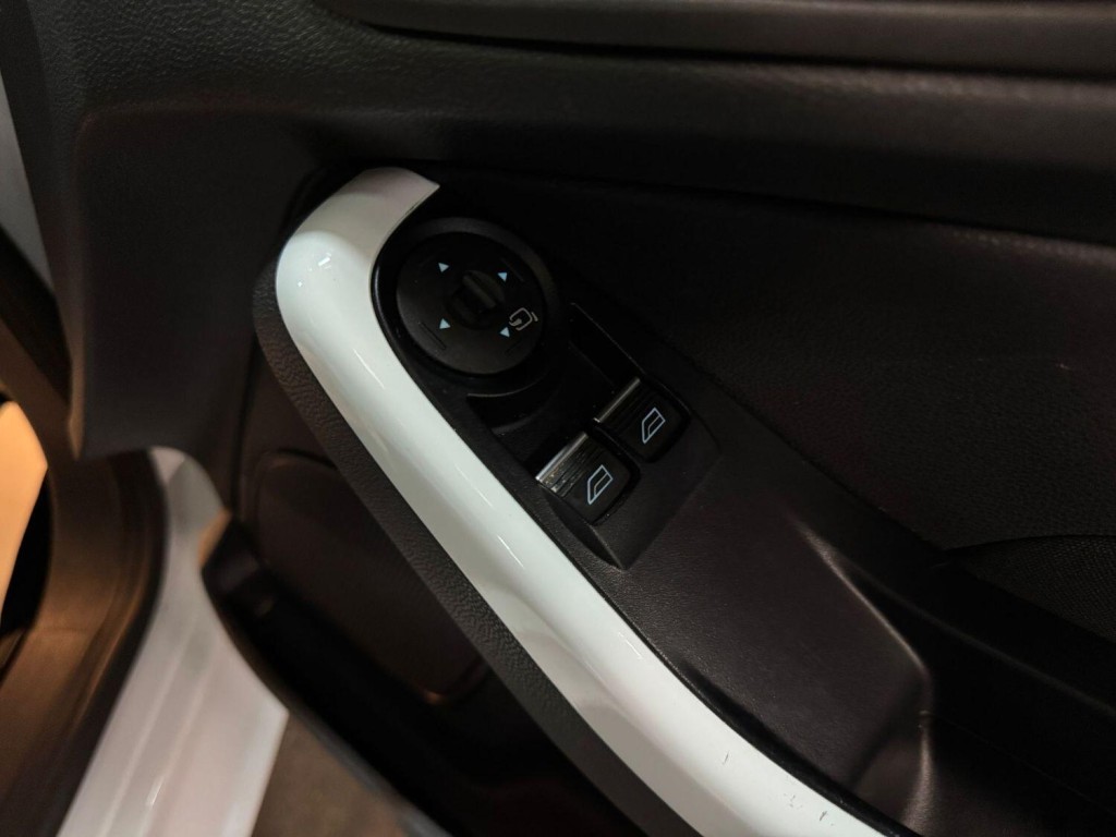 FORD FIESTA 1.3 Zetec White Edition 2016