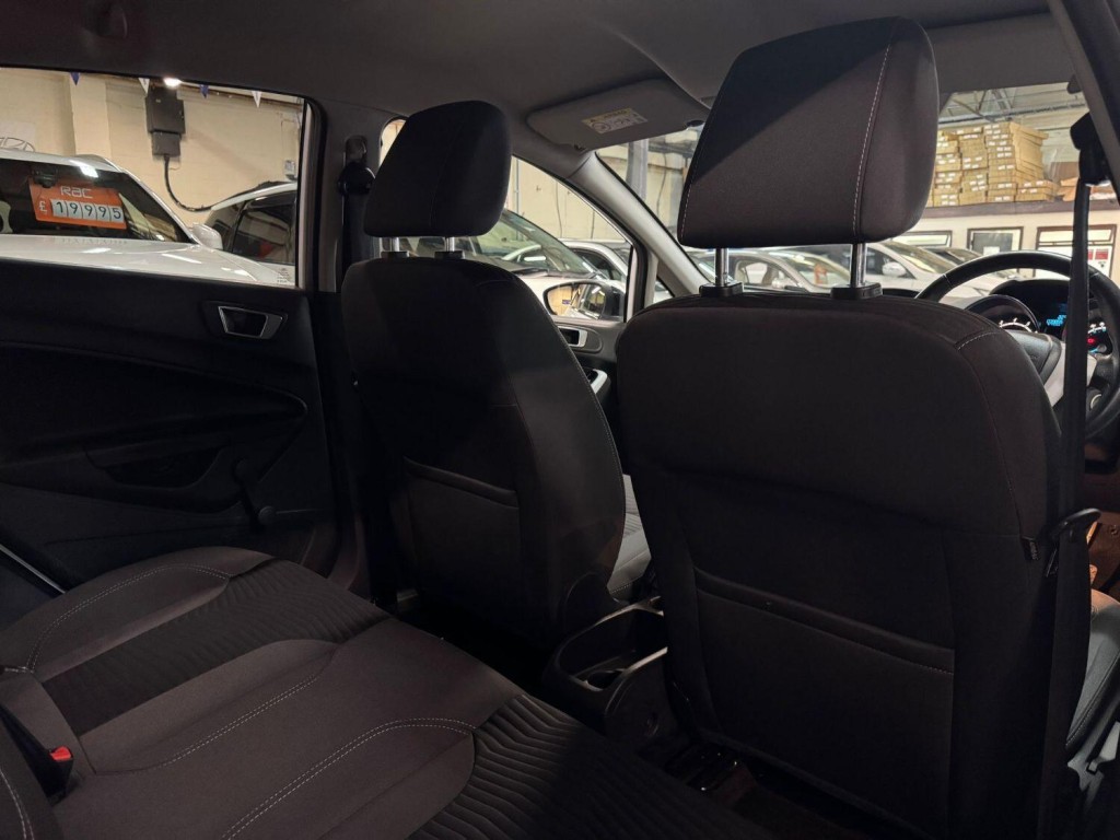 FORD FIESTA 1.3 Zetec White Edition 2016