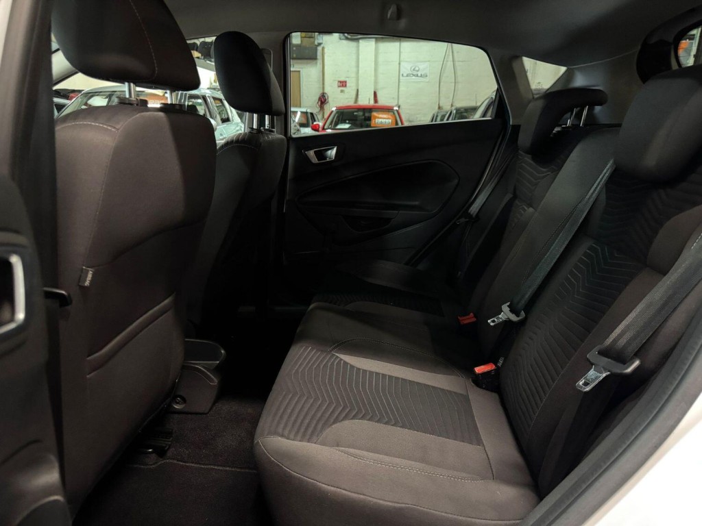 FORD FIESTA 1.3 Zetec White Edition 2016