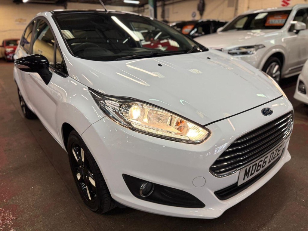 FORD FIESTA 1.3 Zetec White Edition 2016
