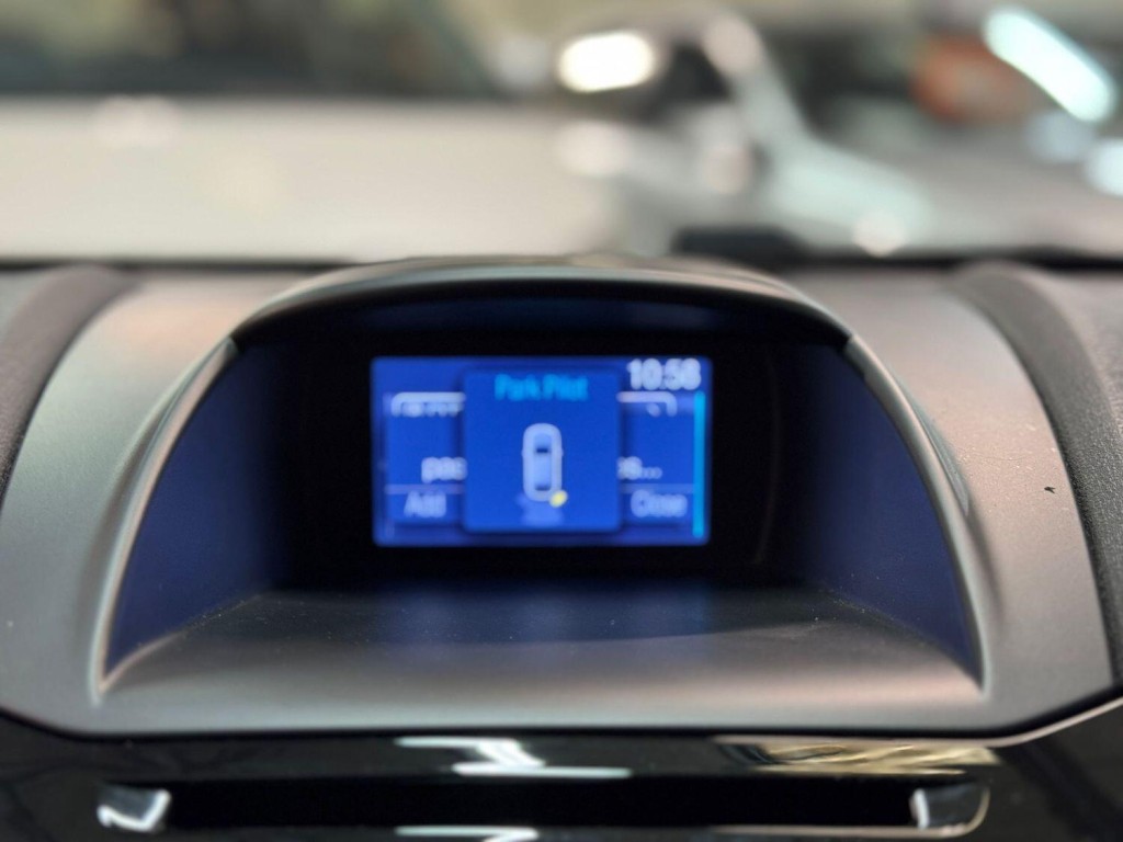 FORD FIESTA 1.3 Zetec White Edition 2016