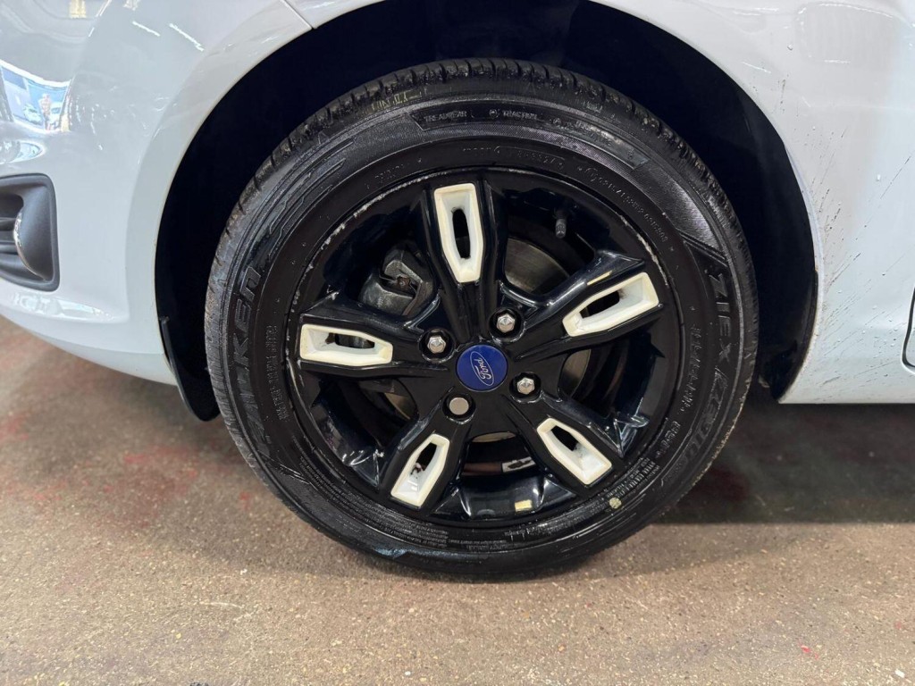 FORD FIESTA 1.3 Zetec White Edition 2016