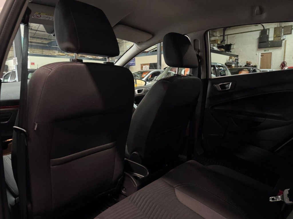 FORD FIESTA 1.3 Zetec White Edition 2016