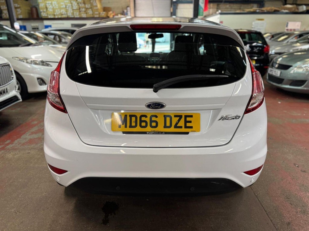 FORD FIESTA 1.3 Zetec White Edition 2016