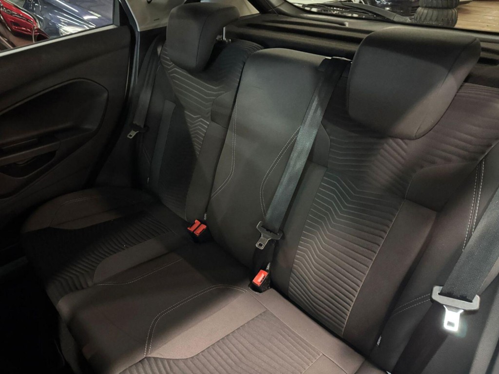 FORD FIESTA 1.3 Zetec White Edition 2016