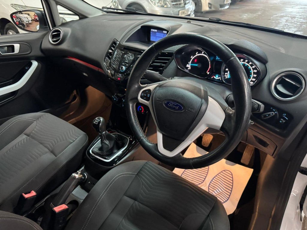 FORD FIESTA 1.3 Zetec White Edition 2016