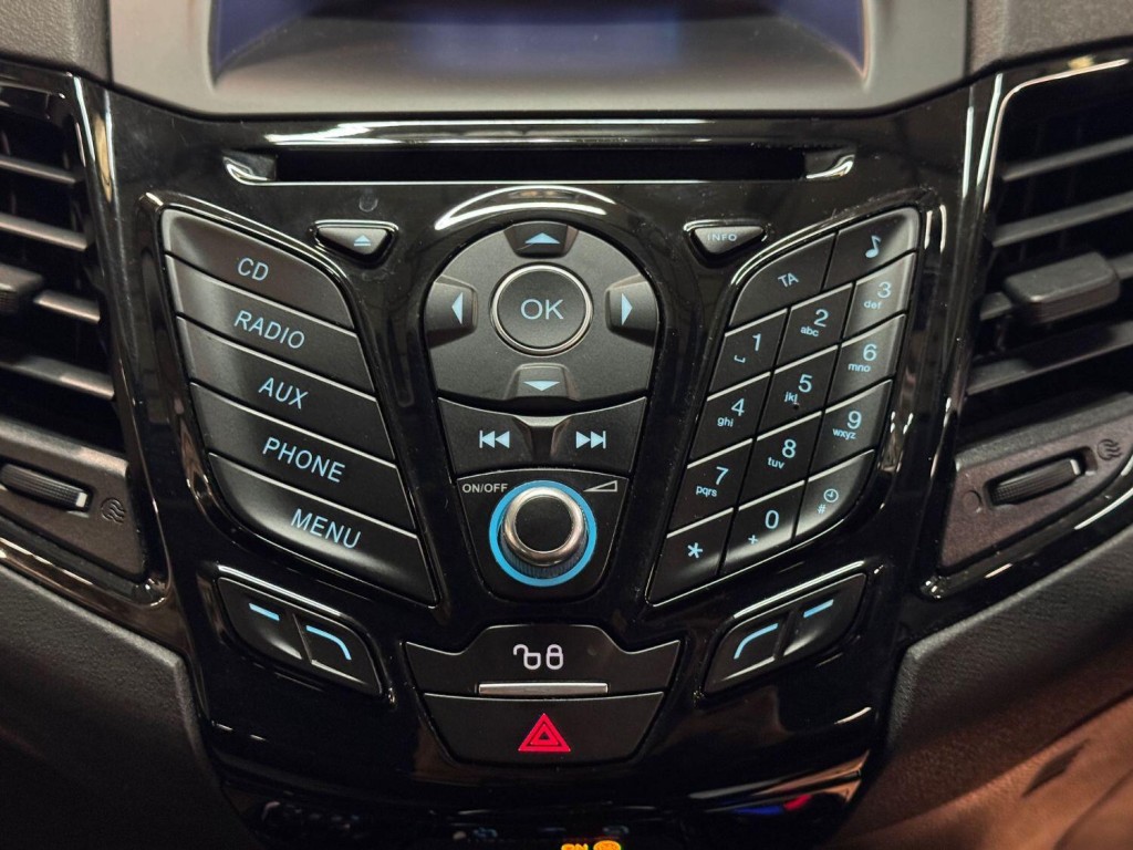 FORD FIESTA 1.3 Zetec White Edition 2016