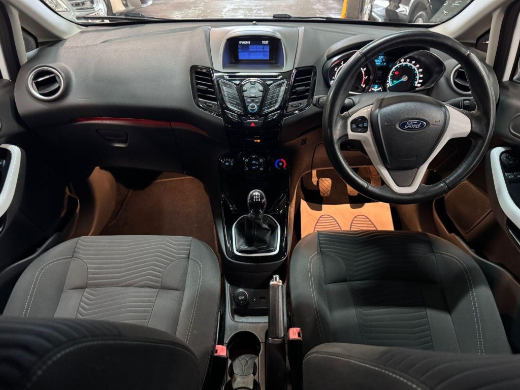 FORD FIESTA 1.3 Zetec White Edition 2016
