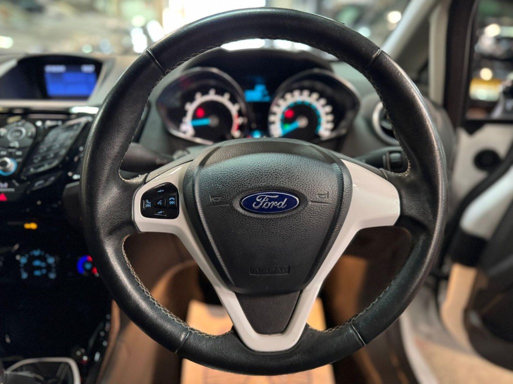 FORD FIESTA 1.3 Zetec White Edition 2016